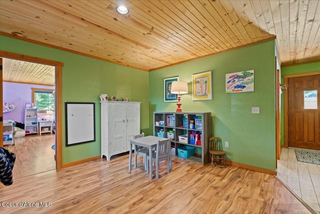 21807 E Doyle RD, Cataldo, ID 83810