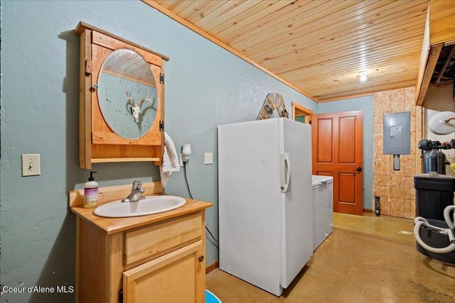 21807 E Doyle RD, Cataldo, ID 83810