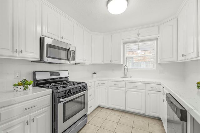 4805 Whispering Falls Drive, Houston, TX 77084