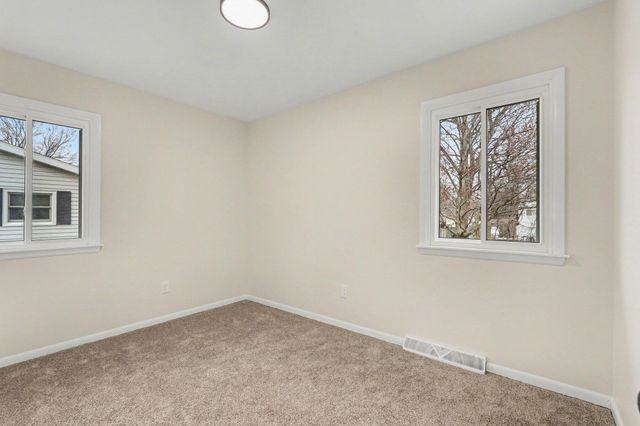 1556 Mullins Avenue NW, Grand Rapids, MI 49534