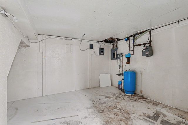 1556 Mullins Avenue NW, Grand Rapids, MI 49534