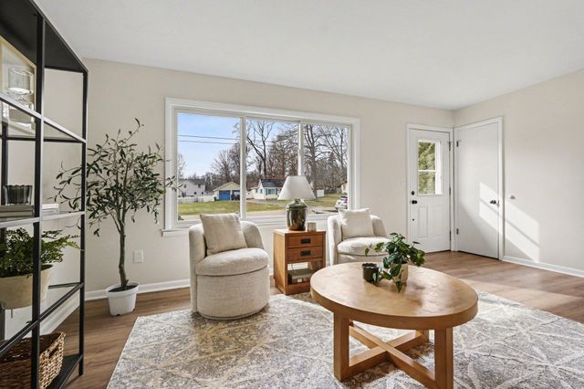 1556 Mullins Avenue NW, Grand Rapids, MI 49534