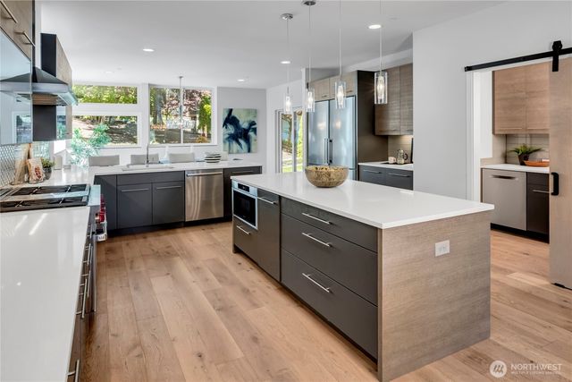 7429 E Mercer Way, Mercer Island, WA 98040