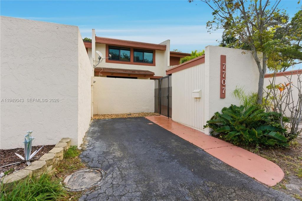 7707 SW 105th Pl, Miami, FL 33173