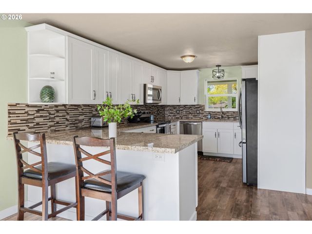 3198 DUKE SNIDER Ave, Eugene, OR 97402