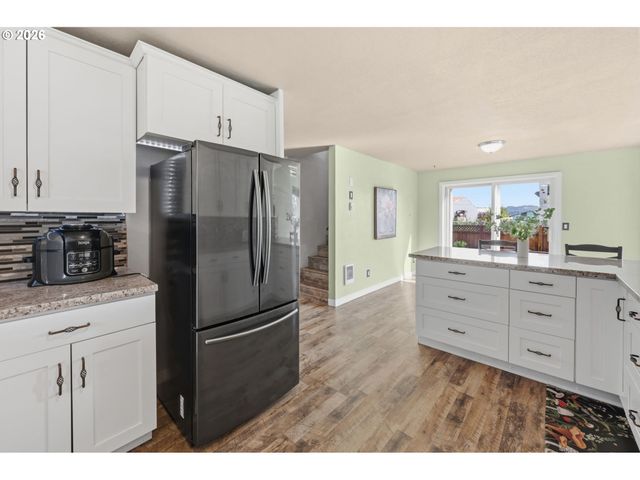 3198 DUKE SNIDER Ave, Eugene, OR 97402