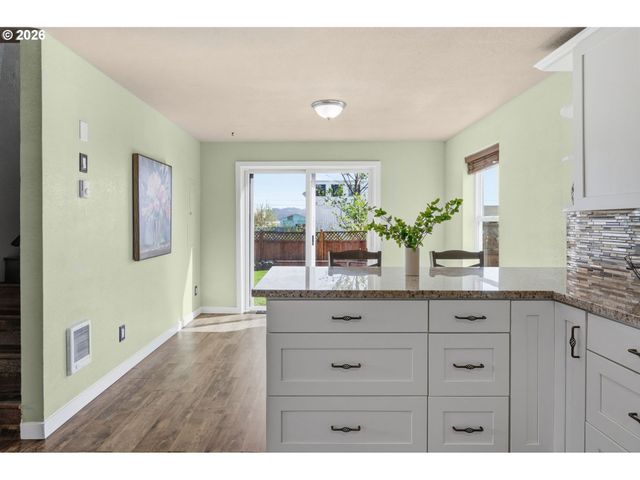 3198 DUKE SNIDER Ave, Eugene, OR 97402