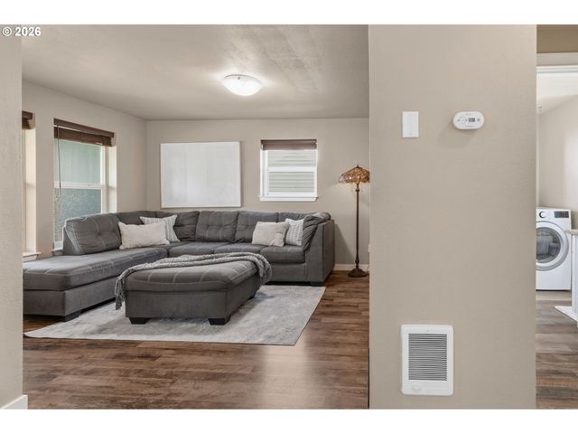 3198 DUKE SNIDER Ave, Eugene, OR 97402