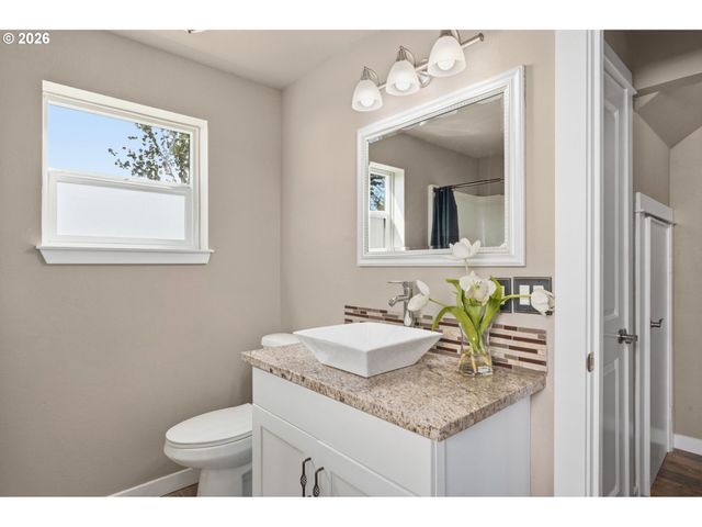 3198 DUKE SNIDER Ave, Eugene, OR 97402