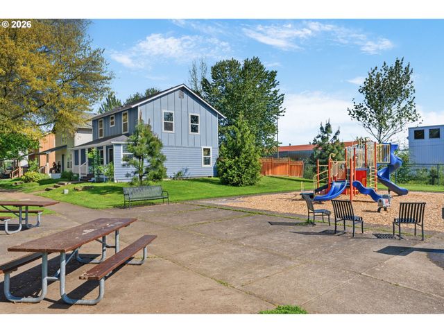 3198 DUKE SNIDER Ave, Eugene, OR 97402