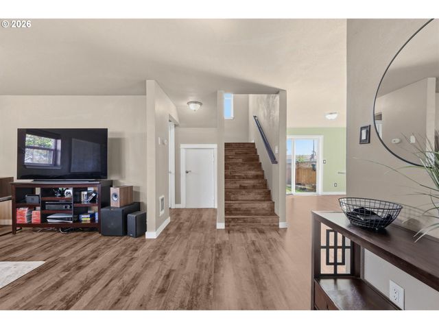 3198 DUKE SNIDER Ave, Eugene, OR 97402