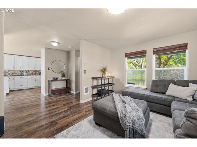 3198 DUKE SNIDER Ave, Eugene, OR 97402