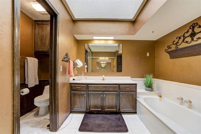 13501 Fox Hollow Ridge, Oklahoma City, OK 73131