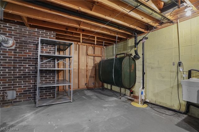 11105 Titus Avenue NW, Uniontown, OH 44685