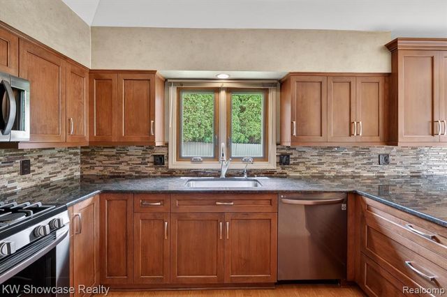 39995 Brylor Court, Clinton Township, MI 48038