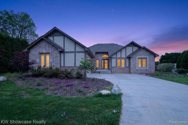 39995 Brylor Court, Clinton Township, MI 48038