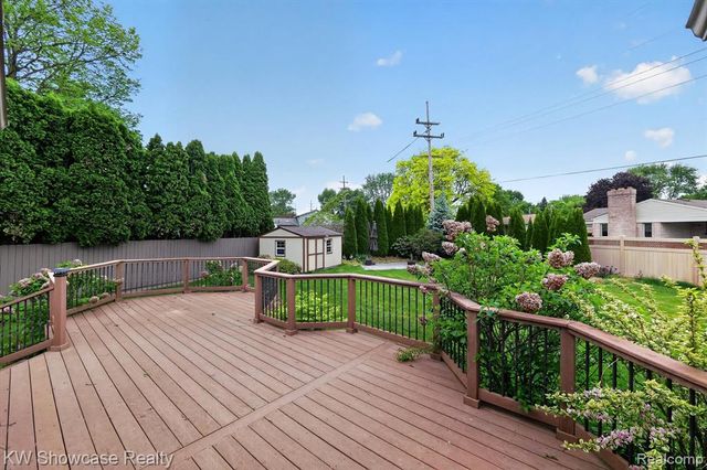 39995 Brylor Court, Clinton Township, MI 48038