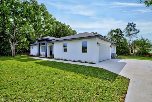 2011 W Falcon Road, Avon Park, FL 33825