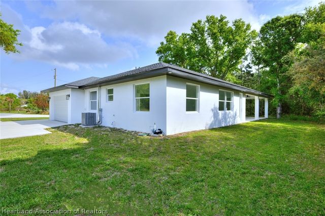 2011 W Falcon Road, Avon Park, FL 33825