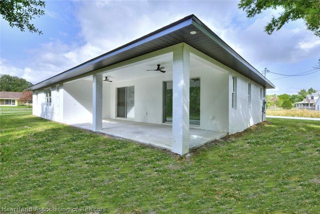 2011 W Falcon Road, Avon Park, FL 33825