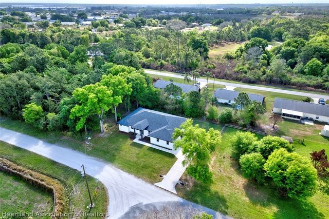 2011 W Falcon Road, Avon Park, FL 33825