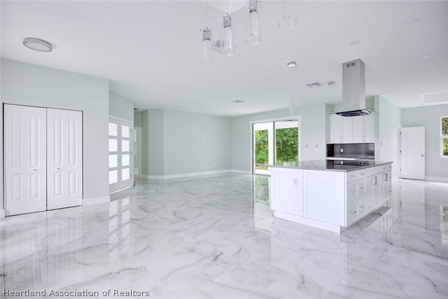 2011 W Falcon Road, Avon Park, FL 33825
