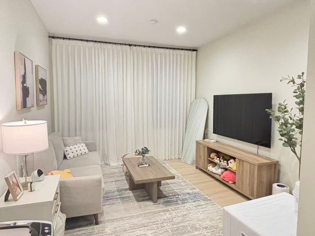 1423 Commonwealth Ave 202, Boston, MA 02135