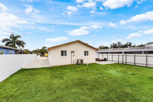 5923 Mango Road, West Palm Beach, FL 33413