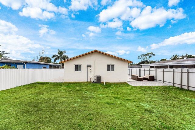 5923 Mango Road, West Palm Beach, FL 33413