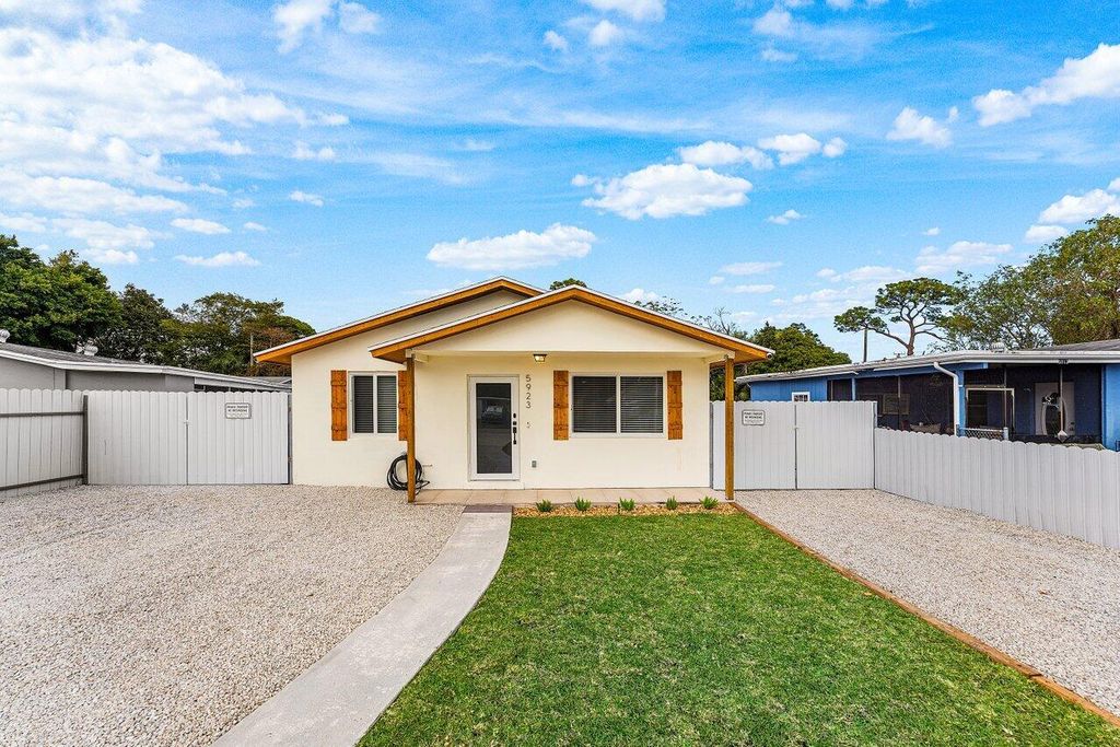 5923 Mango Road, West Palm Beach, FL 33413