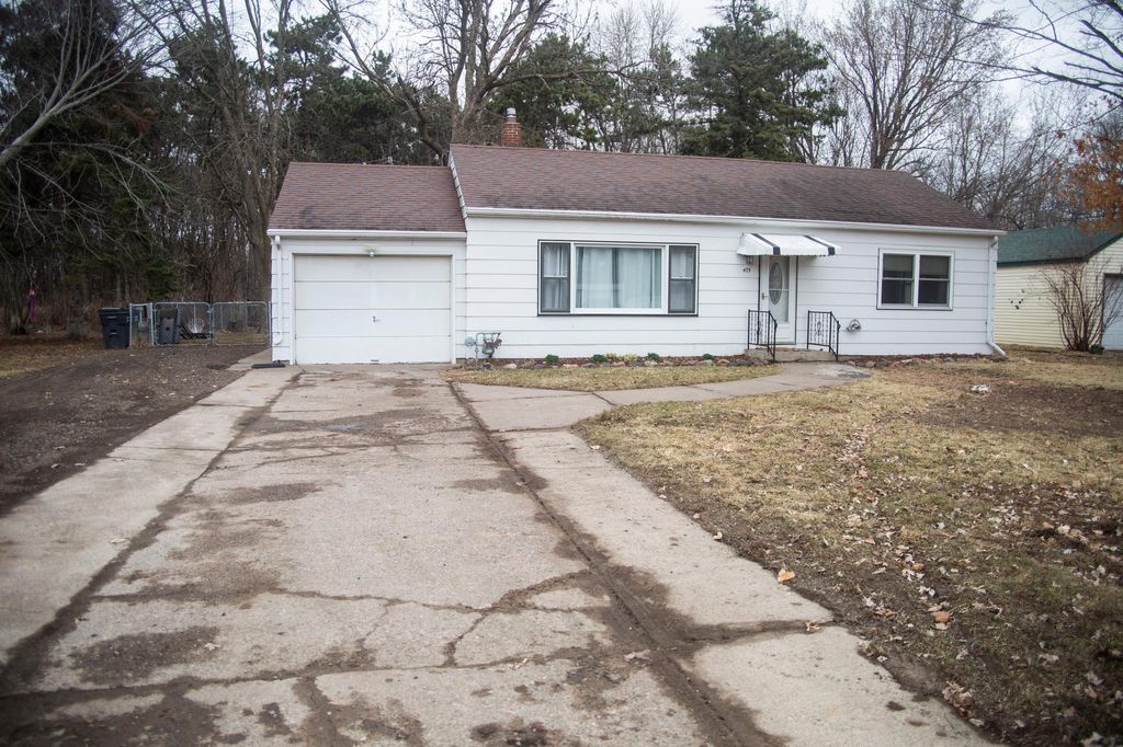475 W 1st Street, Rush City, MN 55069