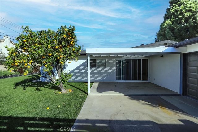 15271 Yorkshire, Huntington Beach, CA 92647