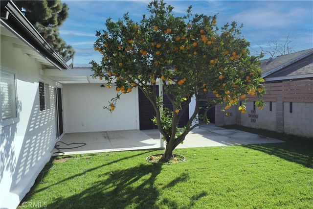 15271 Yorkshire, Huntington Beach, CA 92647