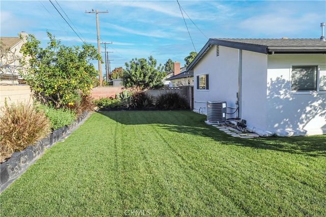 15271 Yorkshire, Huntington Beach, CA 92647