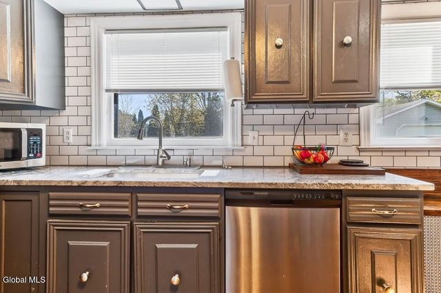 2522 Van Dyke Avenue, Rotterdam, NY 12306