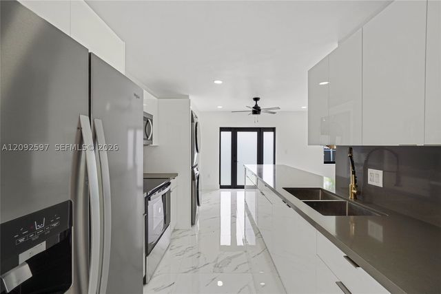 8745 NW 150th Ter, Miami Lakes, FL 33018