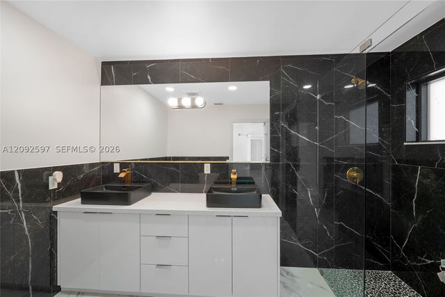 8745 NW 150th Ter, Miami Lakes, FL 33018