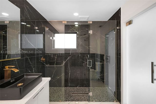 8745 NW 150th Ter, Miami Lakes, FL 33018