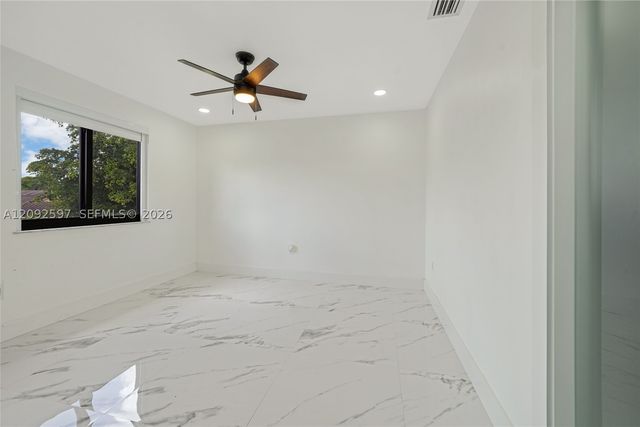 8745 NW 150th Ter, Miami Lakes, FL 33018