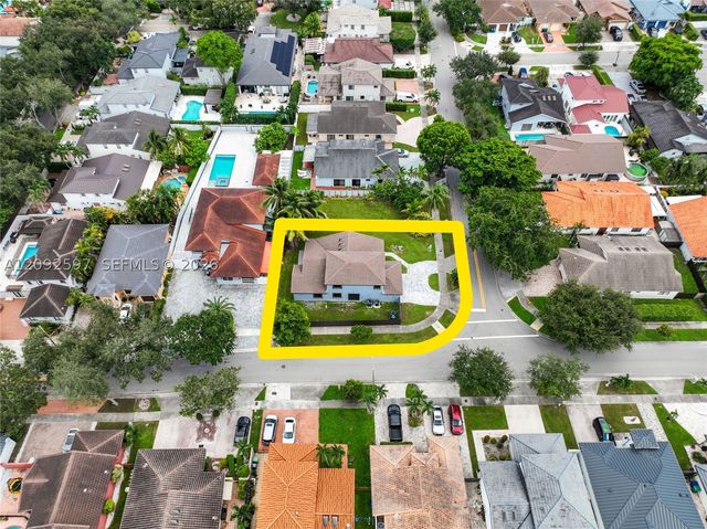 8745 NW 150th Ter, Miami Lakes, FL 33018