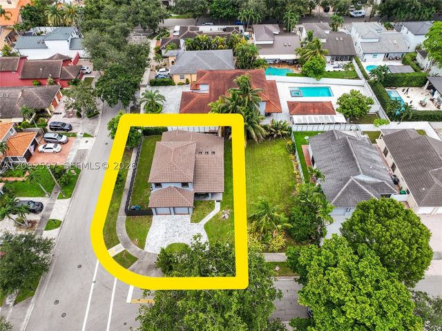 8745 NW 150th Ter, Miami Lakes, FL 33018