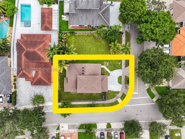 8745 NW 150th Ter, Miami Lakes, FL 33018
