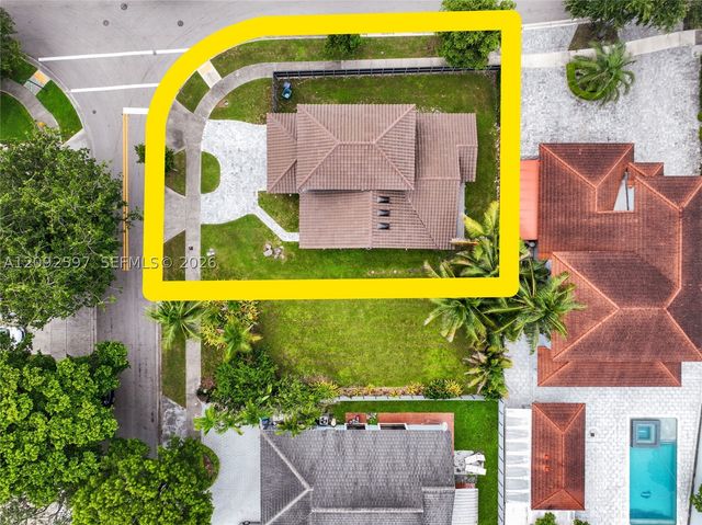 8745 NW 150th Ter, Miami Lakes, FL 33018
