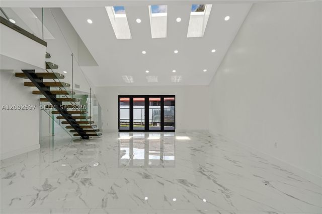 8745 NW 150th Ter, Miami Lakes, FL 33018