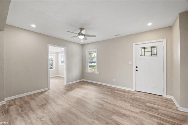 15 Henry ST, Hampton, VA 23669