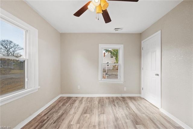 15 Henry ST, Hampton, VA 23669