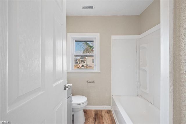 15 Henry ST, Hampton, VA 23669
