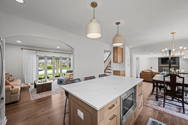 1505 S Kennicott Avenue, Arlington Heights, IL 60005