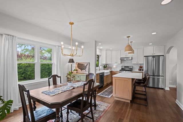 1505 S Kennicott Avenue, Arlington Heights, IL 60005