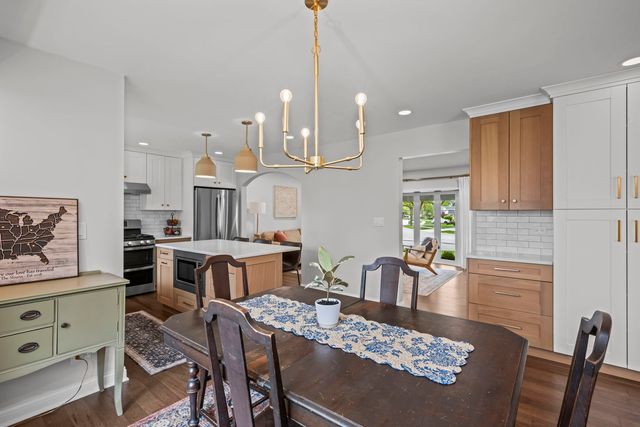 1505 S Kennicott Avenue, Arlington Heights, IL 60005